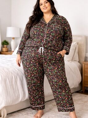 Printfresh Black Floral Plus-Size Pajama Set with Green & Red Print